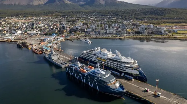 El gobierno de Javier Milei oficializó la intervención del puerto de Ushuaia mientras Tierra del Fuego busca frenar la medida en la Justicia
