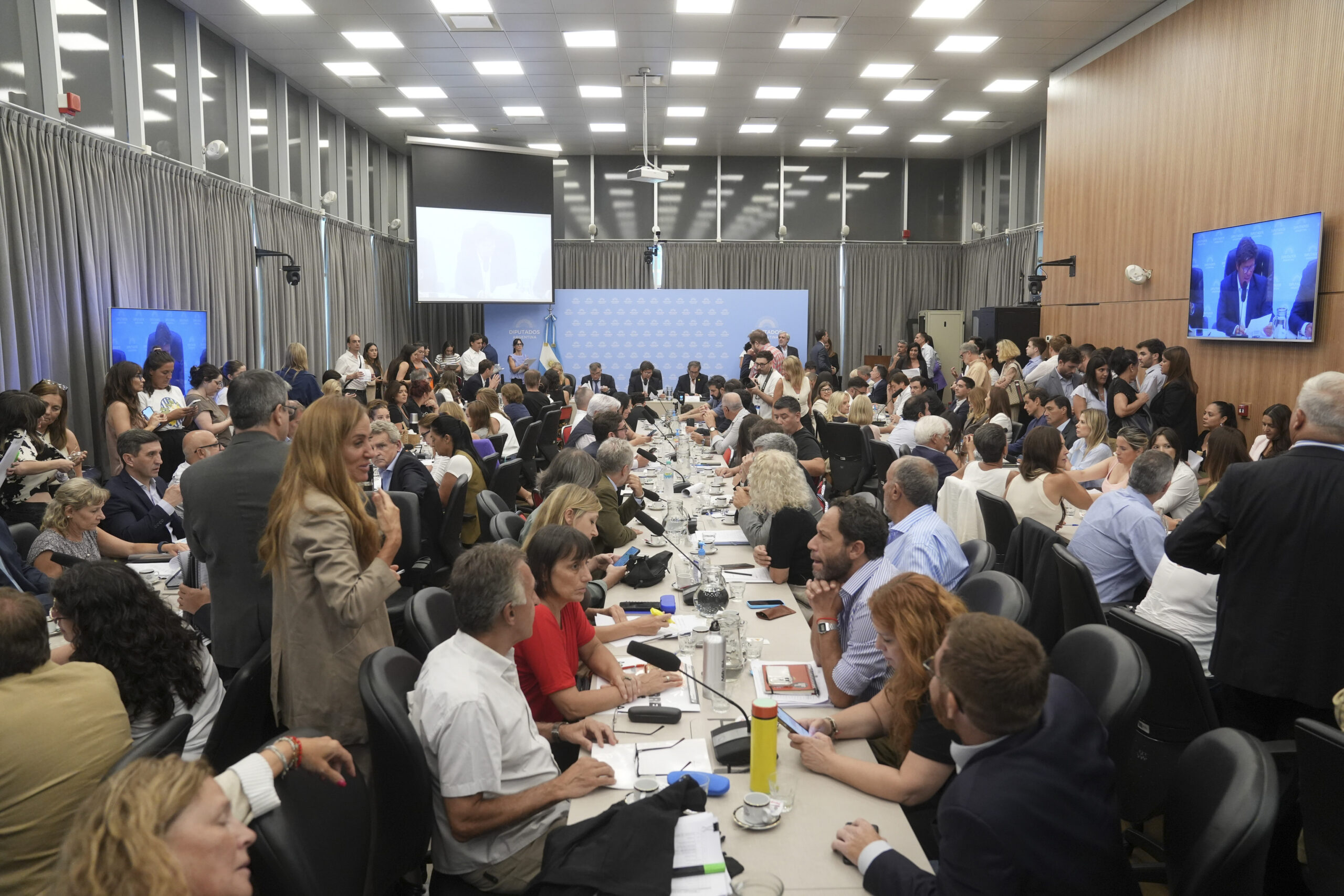 Nuevo round del Gobierno por la reforma laboral, esta vez en Diputados