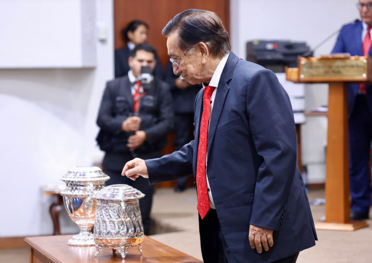 José María Balcázar asumió como presidente de Perú