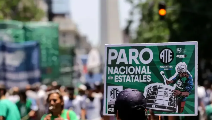 El Gobierno descontará el día a los estatales que se adhieran al paro nacional contra la reforma laboral