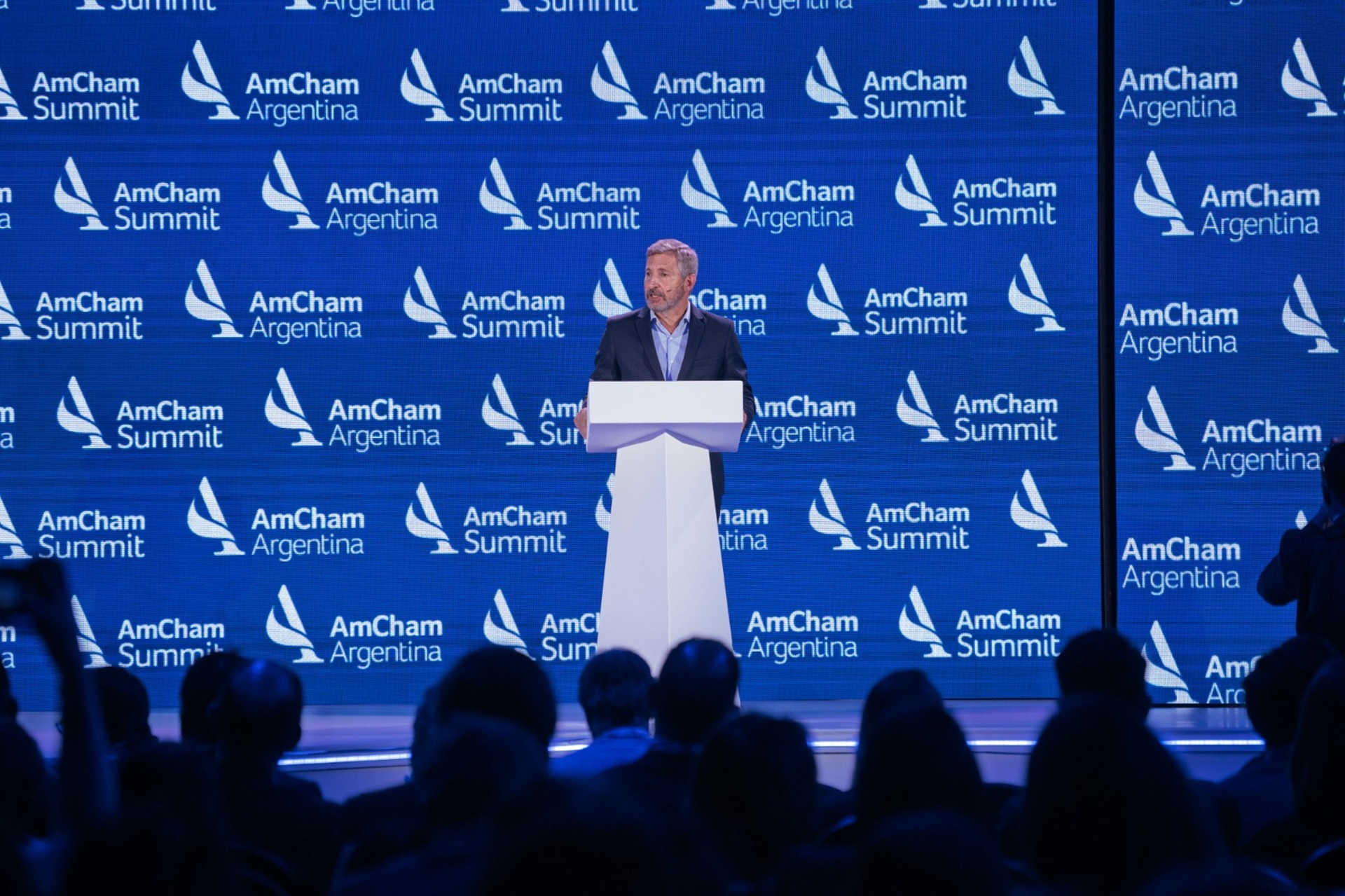 Frigerio expuso la visión estratégica de Entre Ríos en el debate federal de AmCham