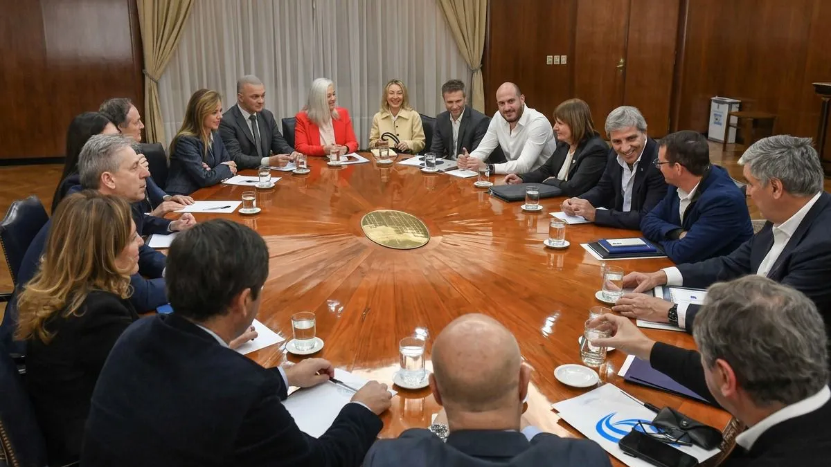 Caputo se reunió con Bullrich y senadores por obras y economías regionales