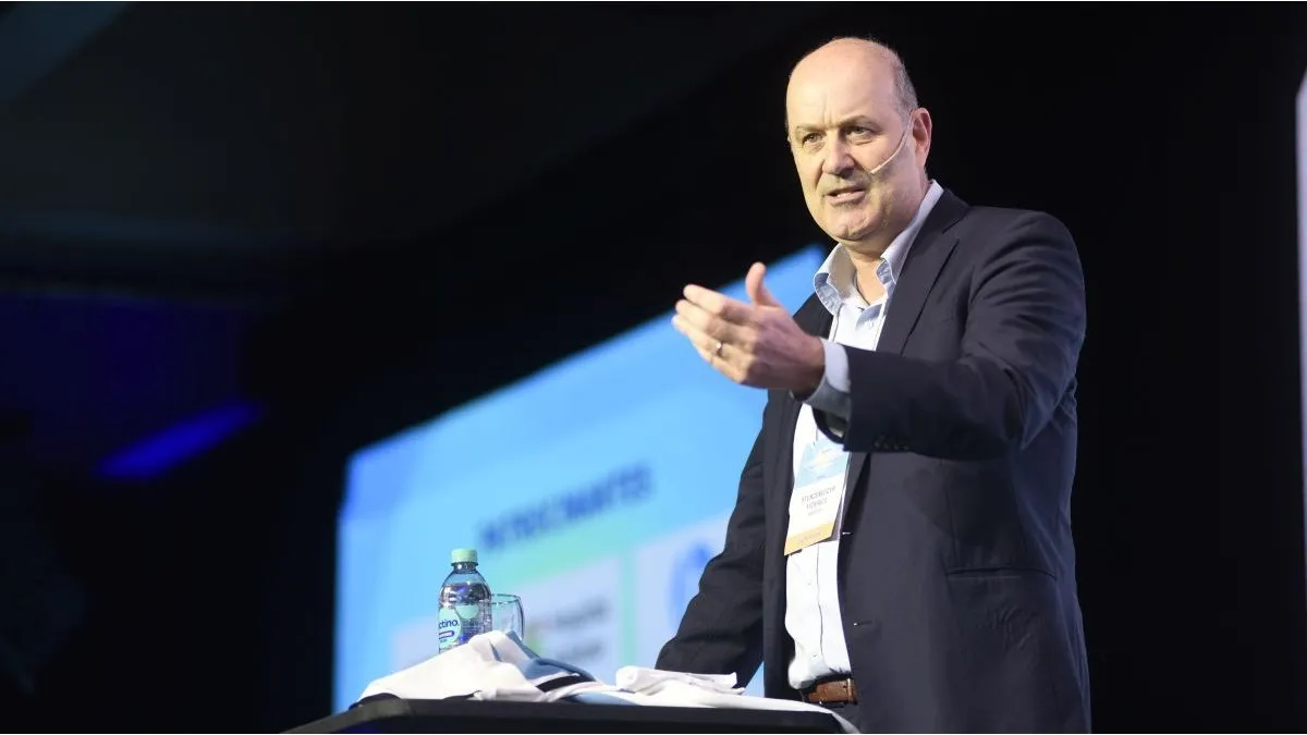 Sturzenegger anunció una reforma para habilitar empresas de IA