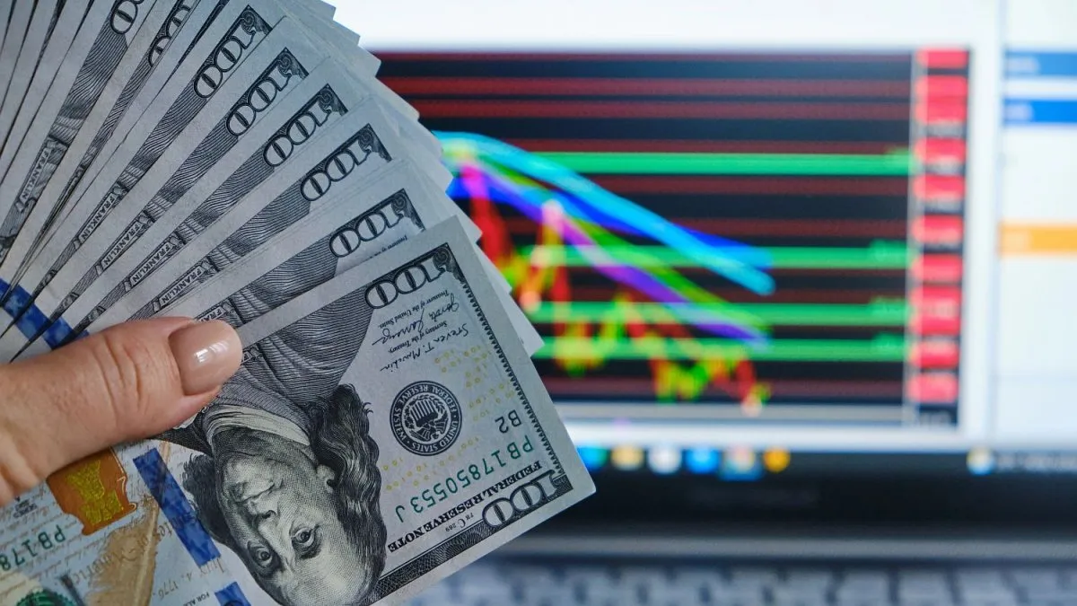 Dólar hoy: el oficial superó los $1.400 y el blue llegó a $1.420