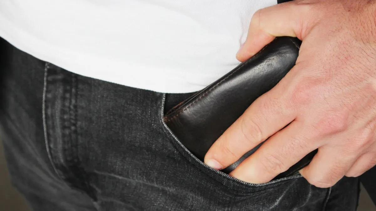 Los salarios volvieron a caer en febrero y crece la brecha entre sectores