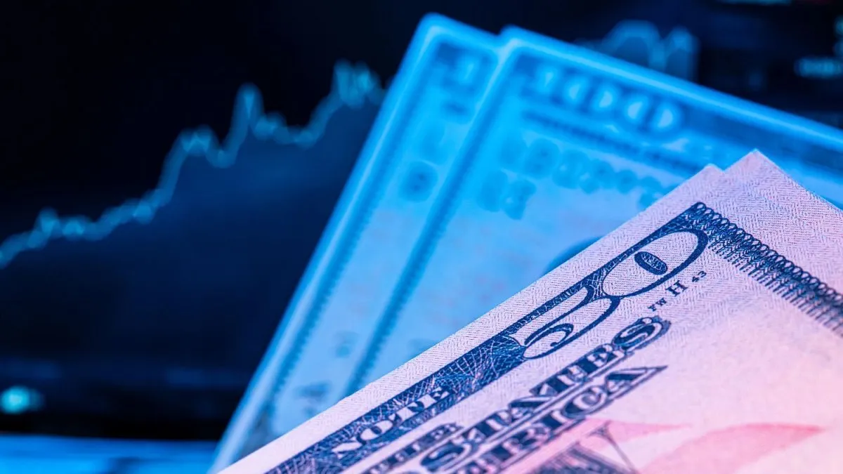 El dólar blue sumó tres ruedas sin subas y quedó debajo del minorista