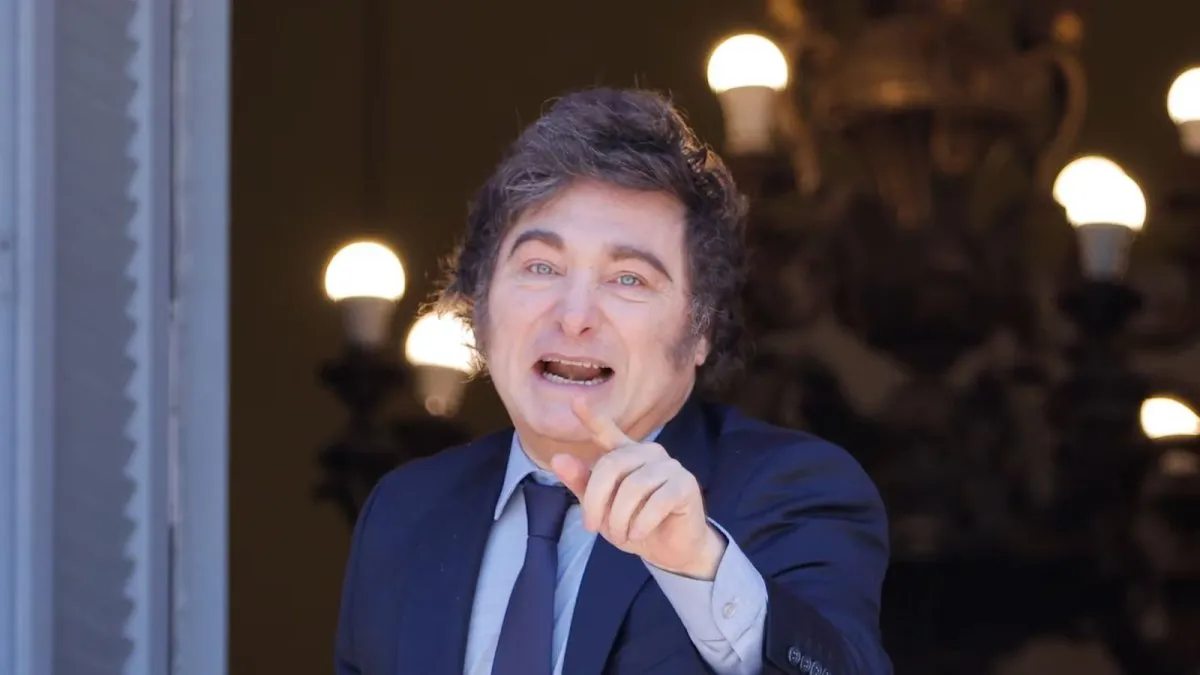 Milei volvió a criticar a la prensa y defendió el fin de la pauta oficial