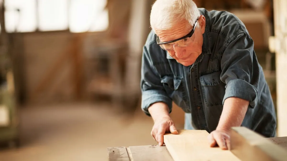 Jubilados que trabajan: la ocupación de mayores de 65 años subió 32,6%