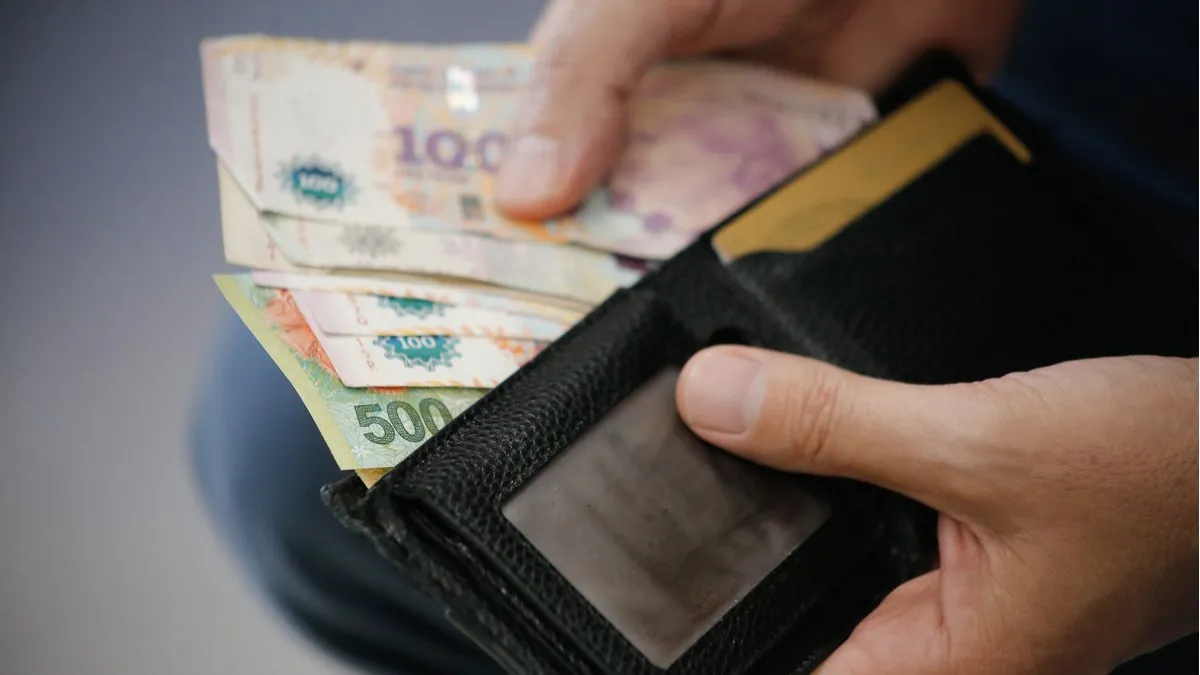 El consumo mostró fuertes contrastes por salarios, tarifas y deuda